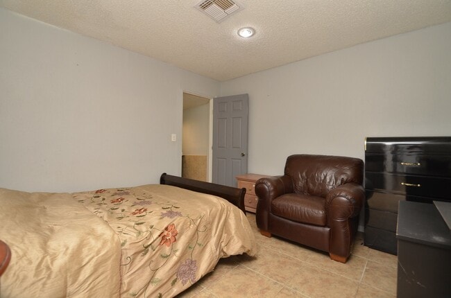 Building Photo - 13102 Richmond Ave.