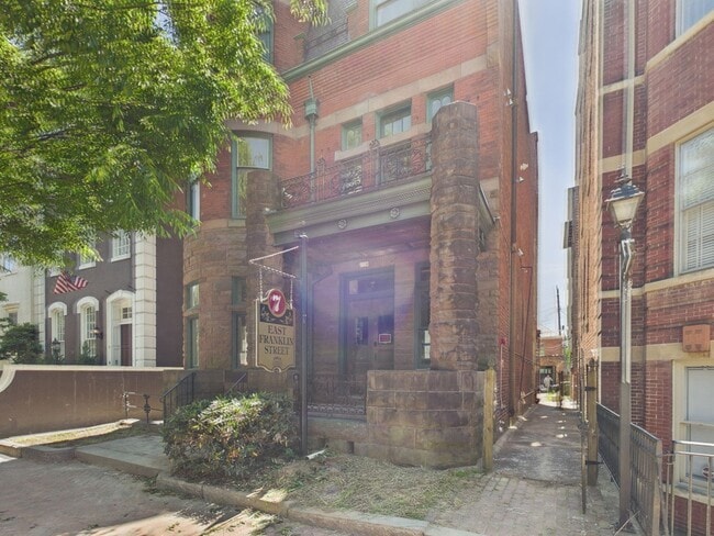 Building Photo - 7 E Franklin St