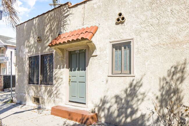 Building Photo - 321 Market St