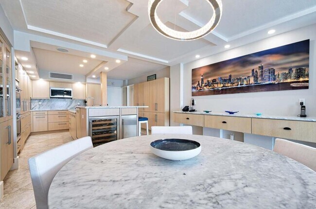 Building Photo - 1977 Gulf Shore Blvd N