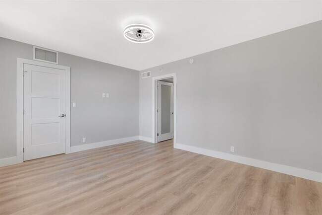 Building Photo - 750 N Ocean Blvd