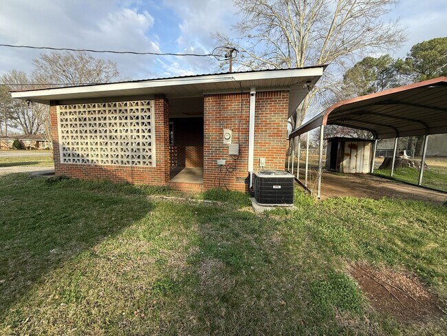 Building Photo - 112 Edna St