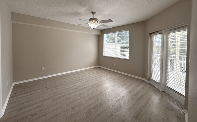 Building Photo - Country Club 6103