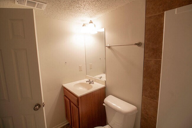 Building Photo - 210 Wheaton Ct