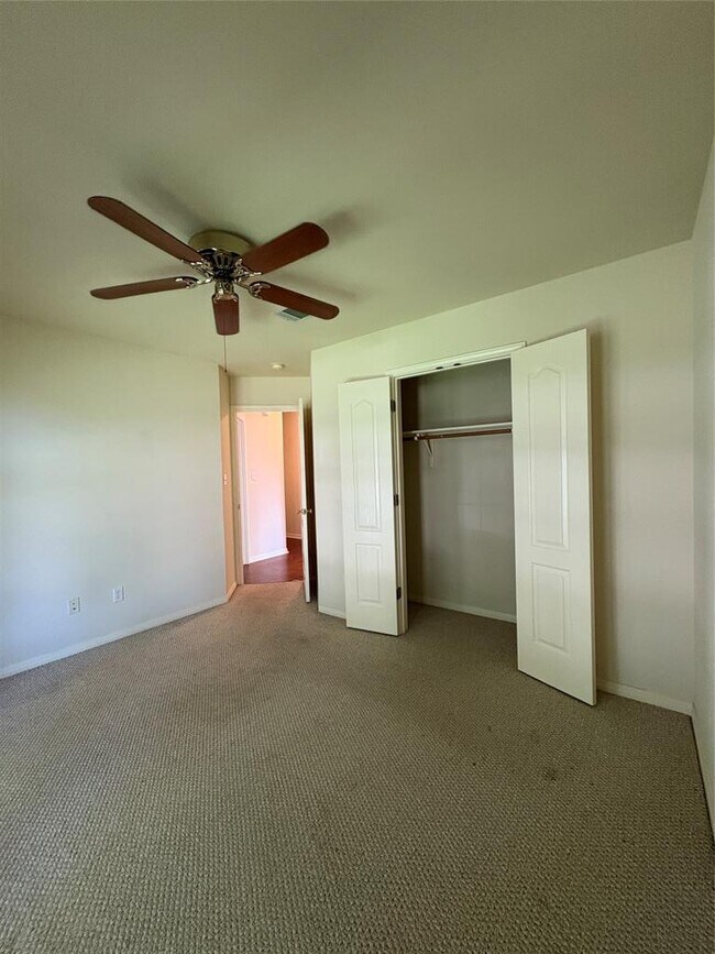 Building Photo - 207 Kettleman Ln N
