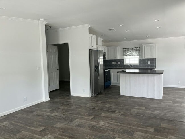 Building Photo - 15777 Bolesta Rd