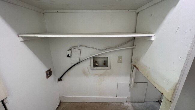 Building Photo - 3-Bedroom with so much to offer !