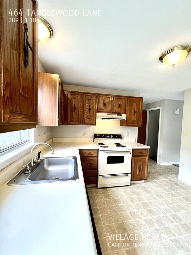 Building Photo - 464 Tanglewood Ln