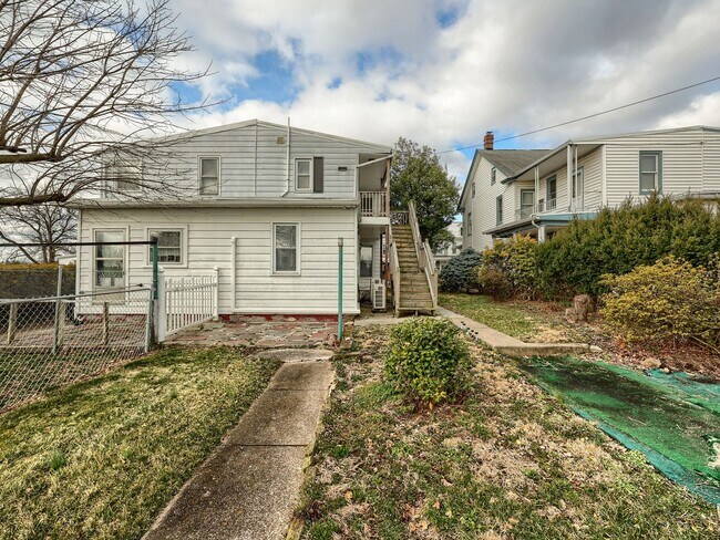 Building Photo - 142 S 29th St