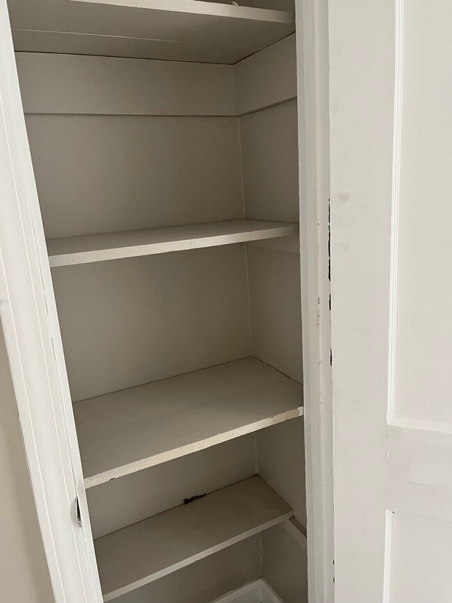 Building Photo - 1370 E 22nd Ave