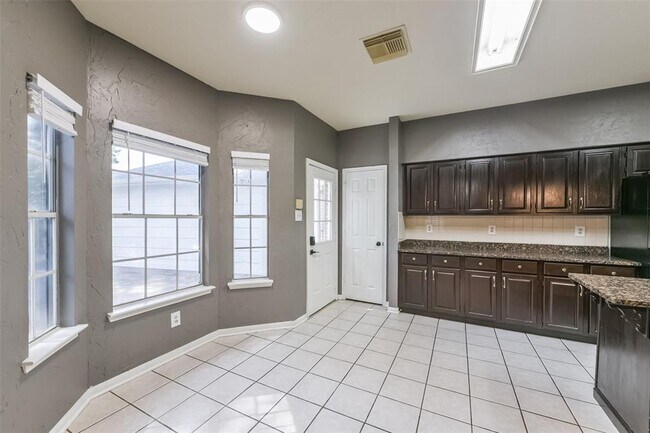 Building Photo - 2509 S Mission Cir