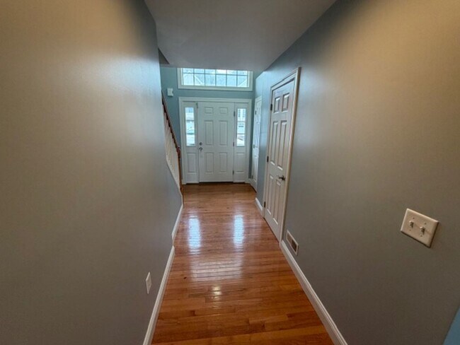 Building Photo - $2,000 townhome for rent Swatara township 3 bed 2.5 baths