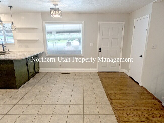 Building Photo - East Bench 5 Bed, 2 Bath