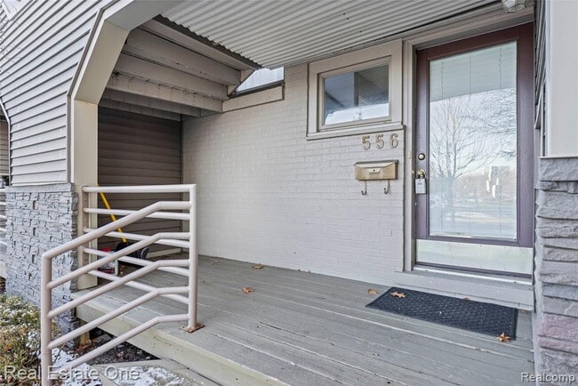 Building Photo - 556 Bloomfield Ct