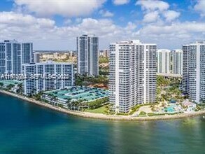 Building Photo - 19101 NE 36th Pl