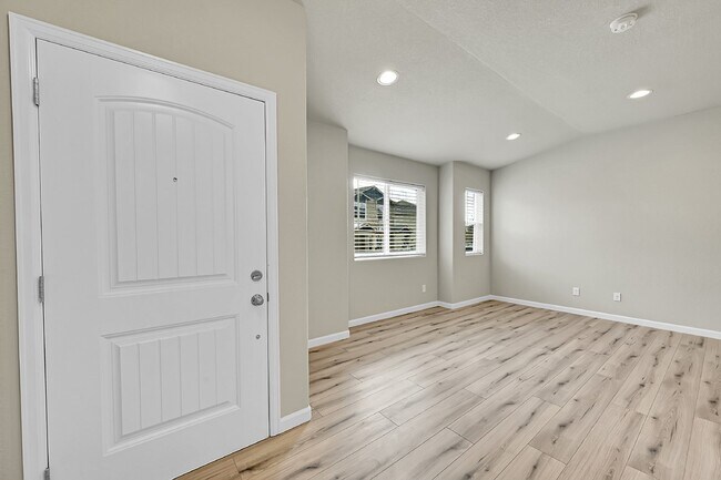 Building Photo - $2,040.95 -  3 bed, 2.5 bath Townhome in CO Springs with Central AC!