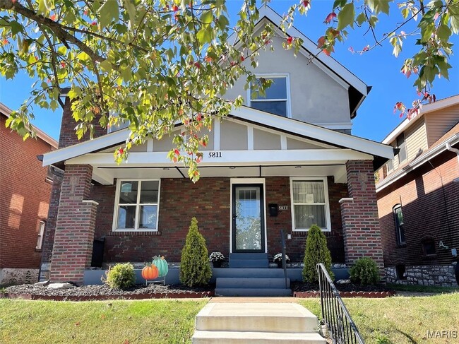 Primary Photo - 5811 Dewey Ave