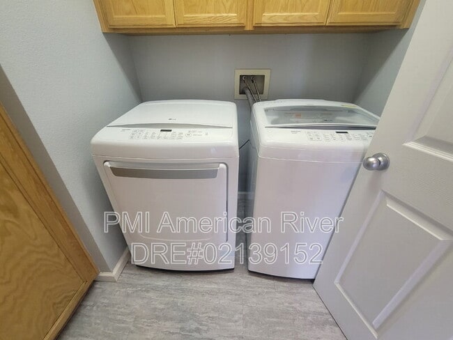 Building Photo - 569 Loch Lomond Way