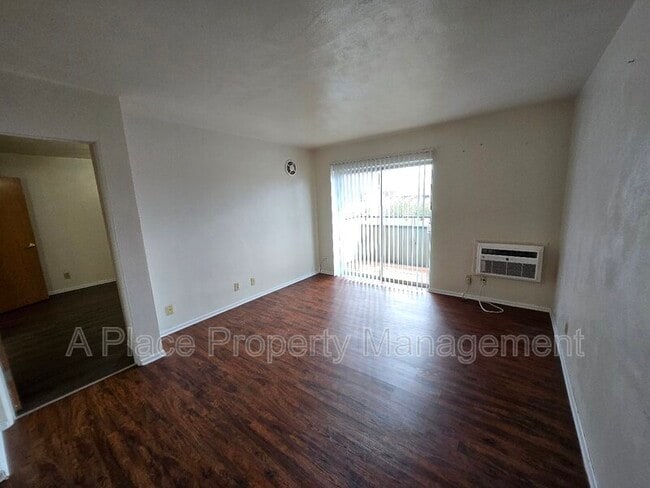 Building Photo - 2727 Hampton Ave