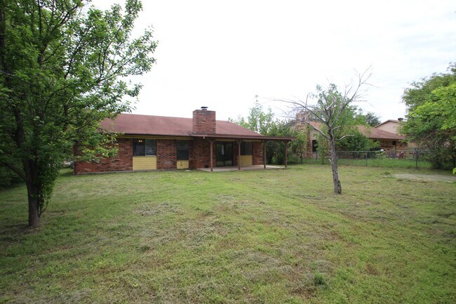 Building Photo - 3205 Tallwood Dr