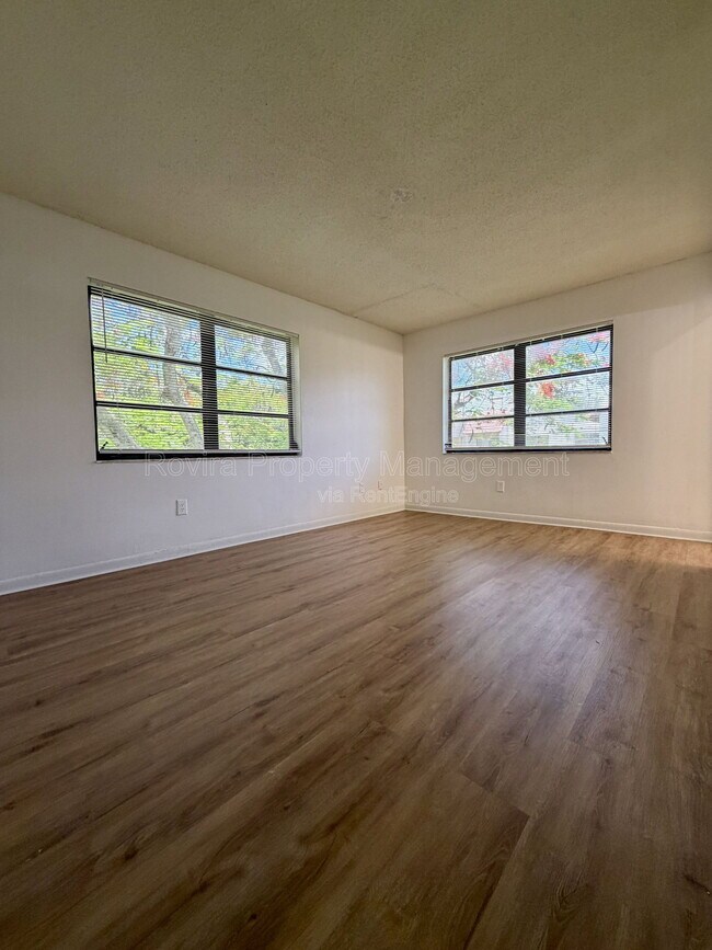 Building Photo - 8660 SW 149th Ave