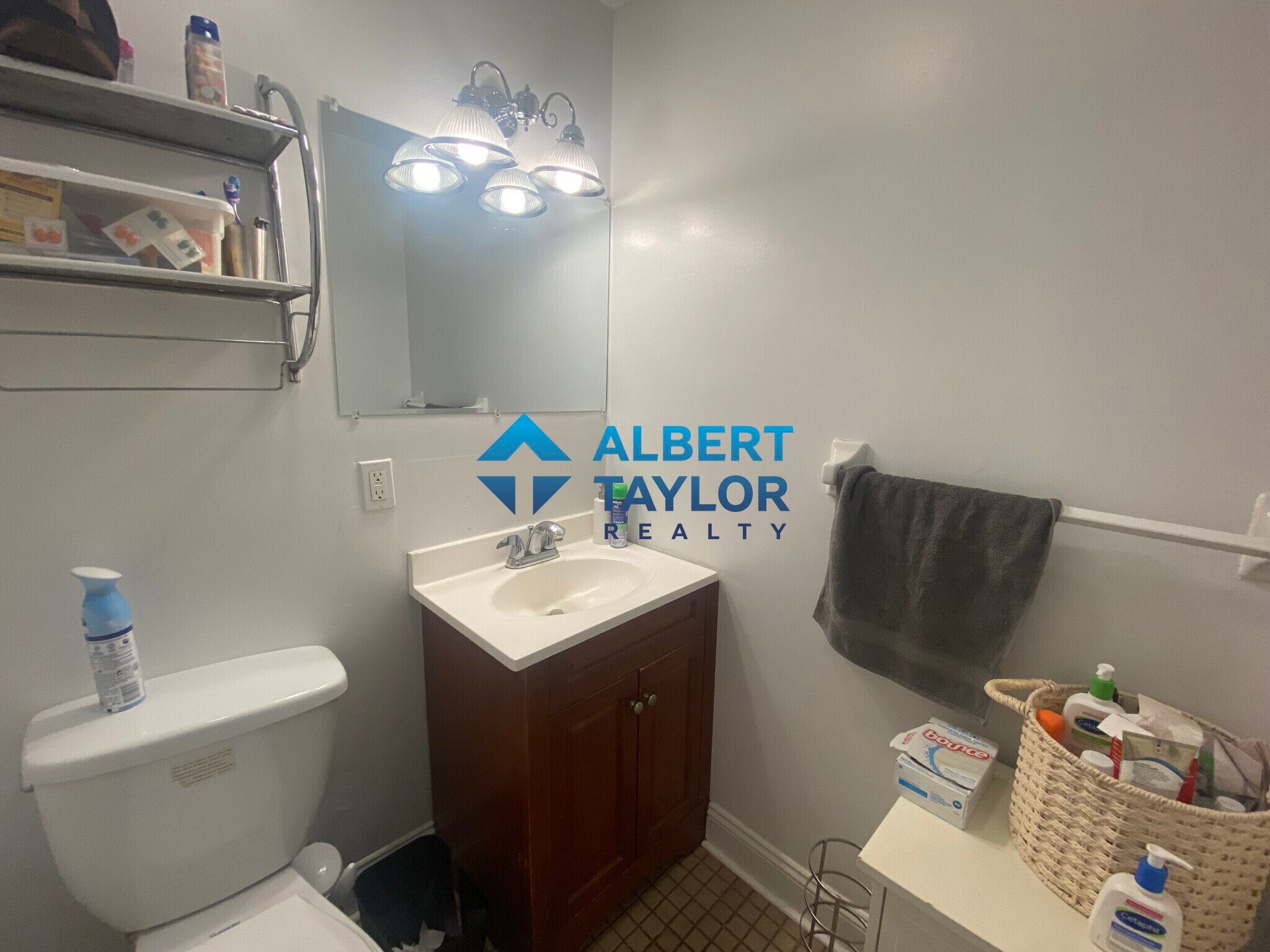 Building Photo - 24 Isabella St