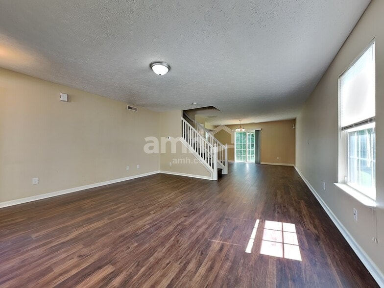 Building Photo - 6739 Shanghai Cir