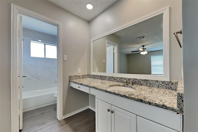 Building Photo - 7414 Skylight Ln