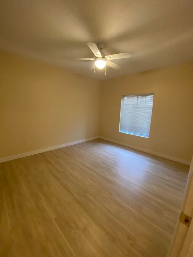 Building Photo - 1ST FLOOR 2 BED, 2 BATH CONDO, GATED COMMU...