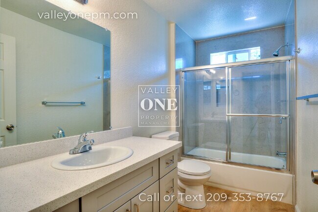 Building Photo - Totally Remodeled Home in Turlock: It's No...