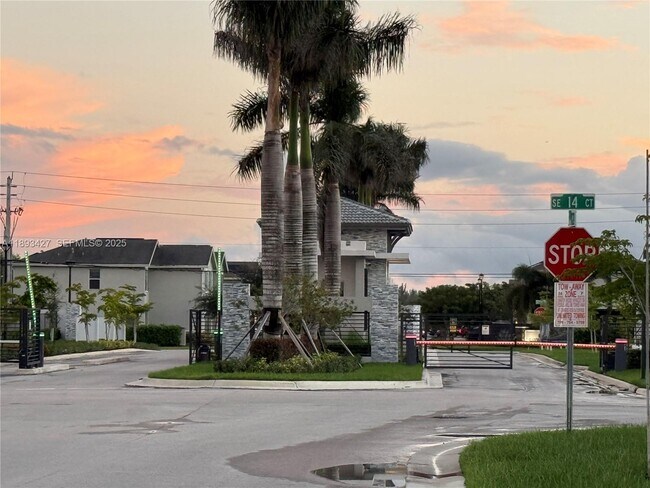 Building Photo - 676 SE 14th St