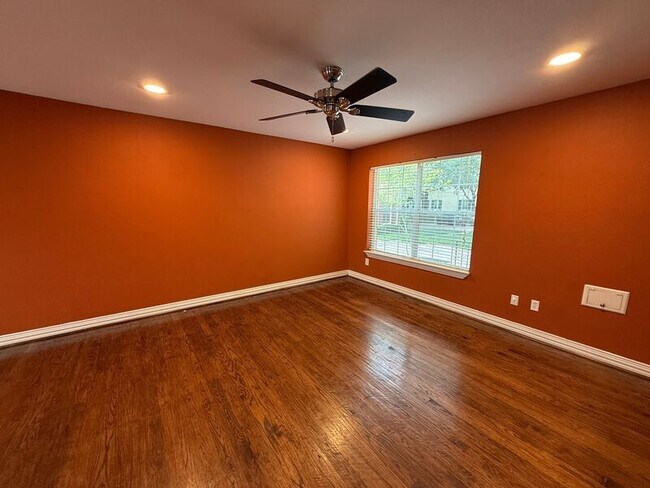 Building Photo - 4741 Bradford Dr
