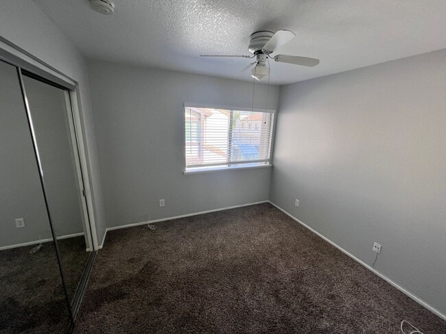 Building Photo - 3-Bedroom Condo with Epoxy Garage in Vista Fairways, Valencia!