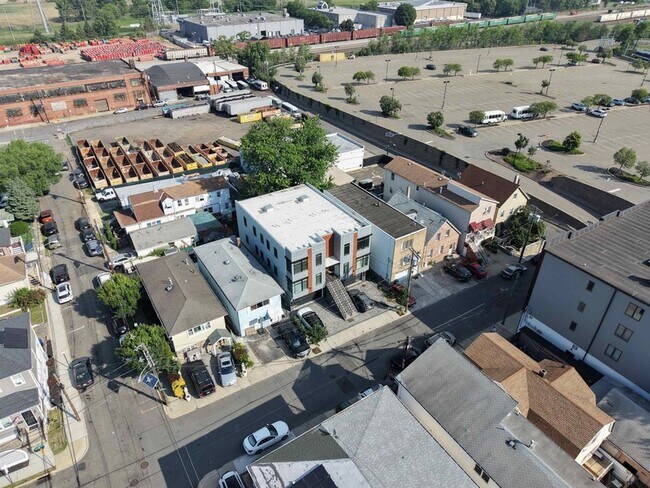 Building Photo - 4805 Aschoff Pl