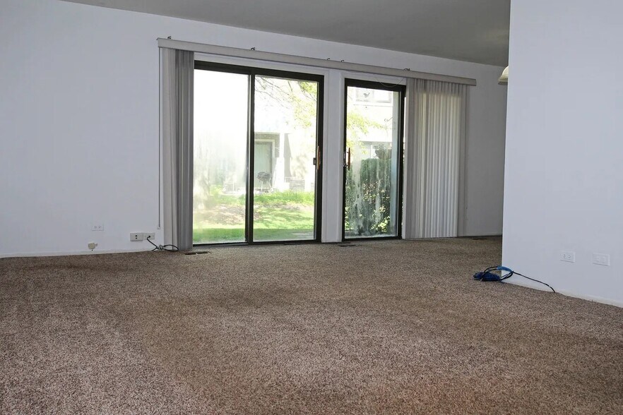 Building Photo - 404 Sandalwood Ln