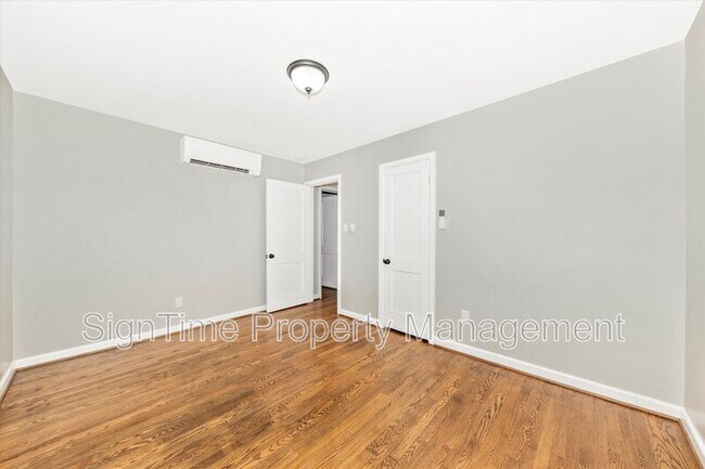 Building Photo - 11025 Rosewood Dr