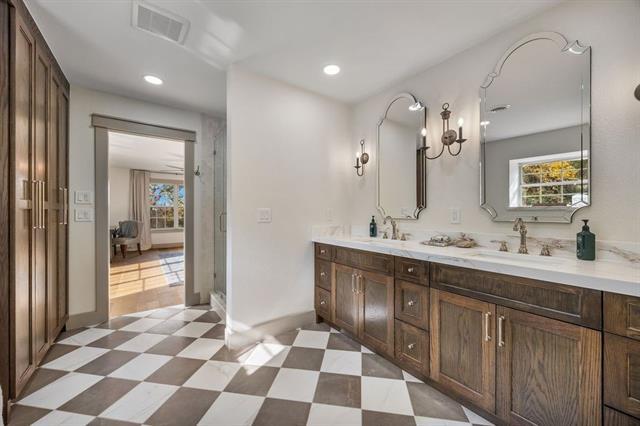 Building Photo - 2204 N Pearson Ln