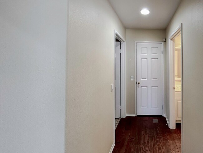 Building Photo - MUST SEE! Beautiful 3 bedroom + Loft + Office Space (or convert to 4th bedroom) + Large Backyard ...