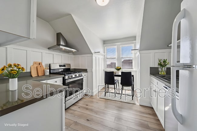 Building Photo - 720 44th St