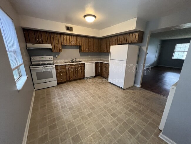 Building Photo - 1316 Millerwood Dr