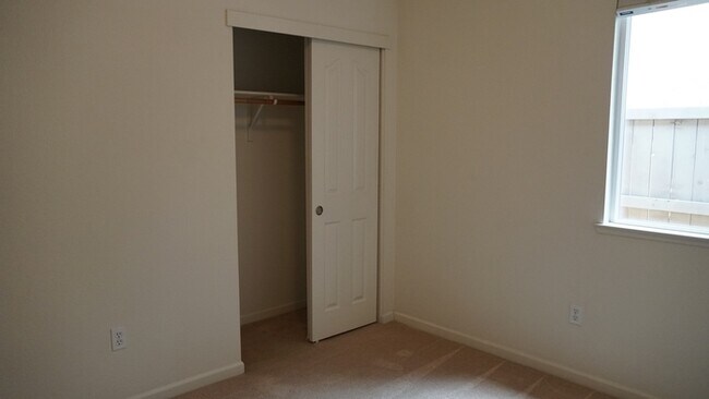 Building Photo - Spacious 3 bedroom 2 bath home in Rancho Cordova!!