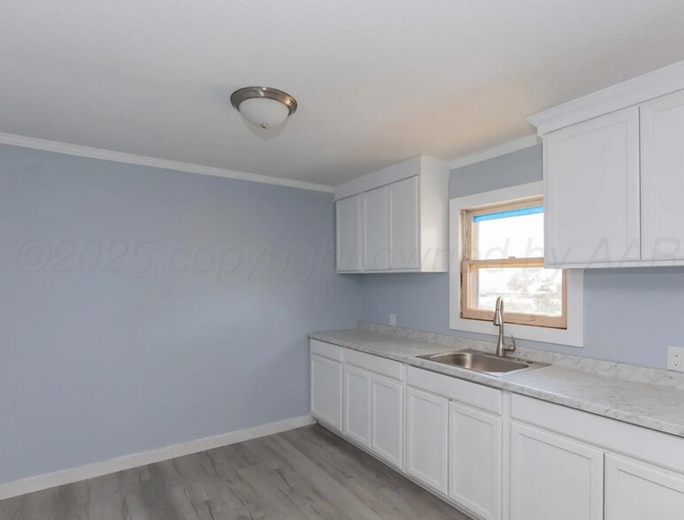 Building Photo - 1100 N Missouri St