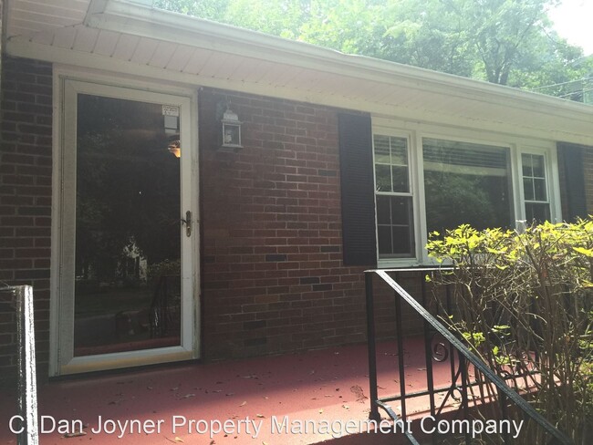 Building Photo - 3 br, 2 bath House - 228 W. Hillcrest Drive