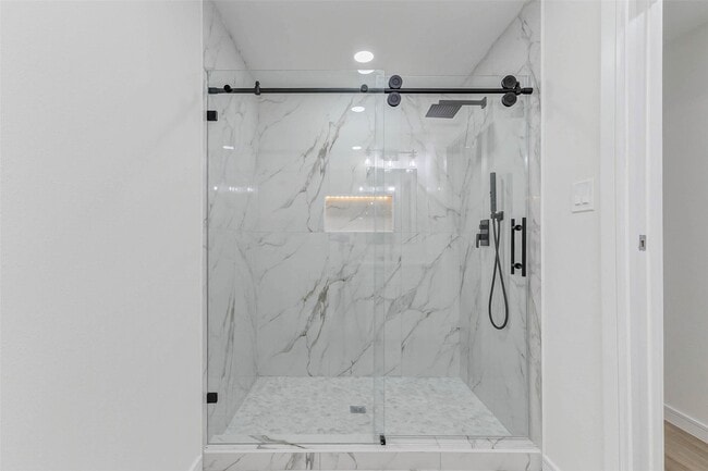 Building Photo - 9923 Emnora Ln