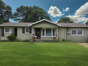 Building Photo - 3607 Inglewood Dr NW