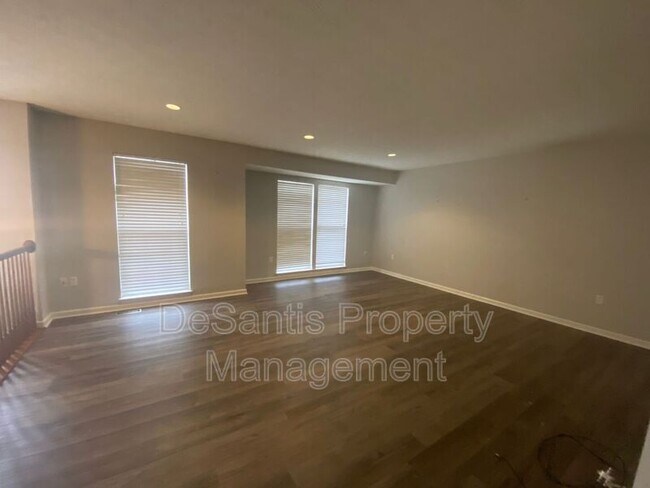 Building Photo - 640 E Village Green Blvd