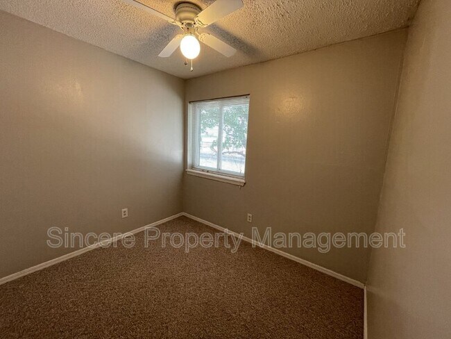 Building Photo - 202 Jason Dr