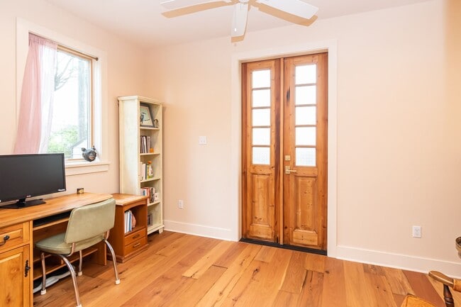 Building Photo - CHARMING, MODERN, CUSTOM HOME IN MID-CITY FOR RENT