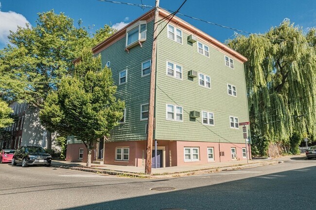 Building Photo - 33 Medford St