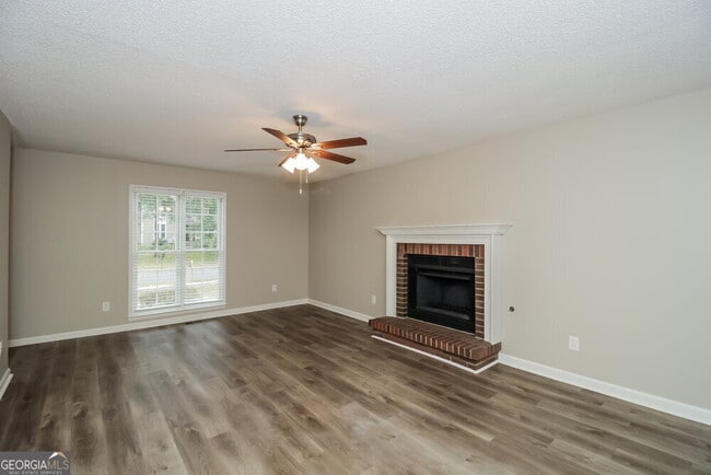 Building Photo - 3330 Dogwood Dr